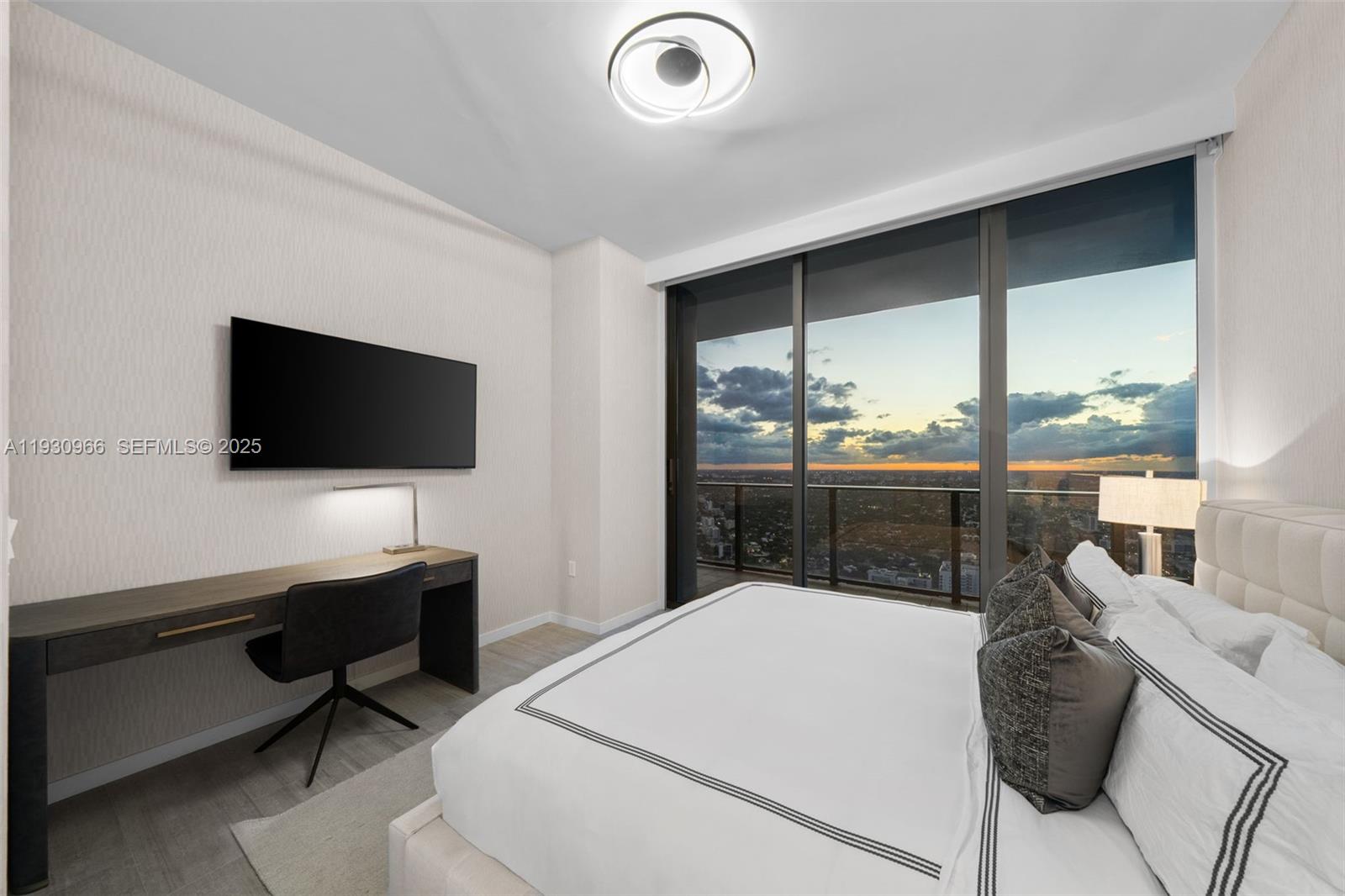 1000 Brickell Plz #PH5904, Miami FL 33131