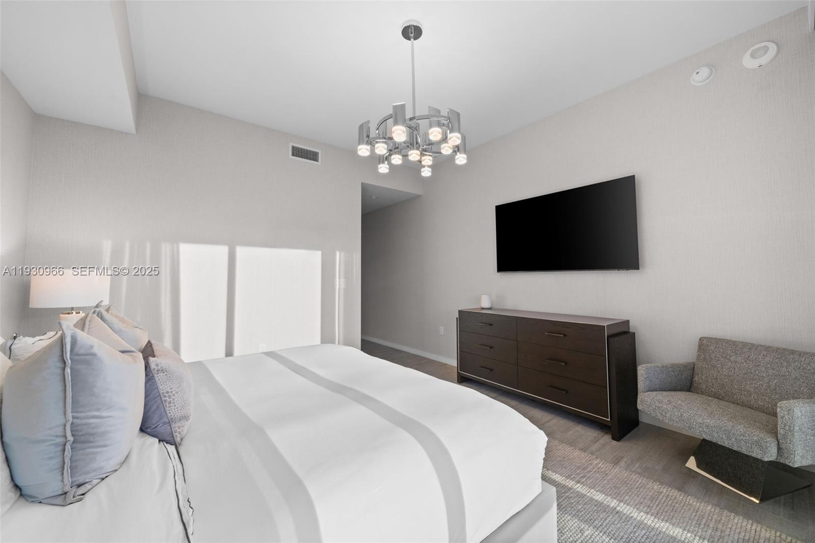 1000 Brickell Plz #PH5904, Miami FL 33131