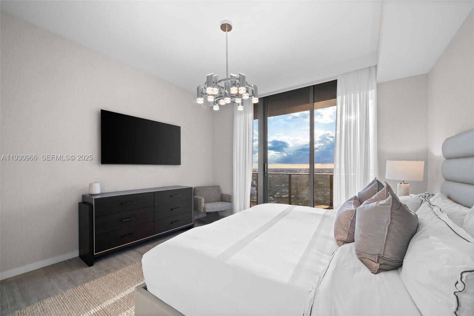 1000 Brickell Plz #PH5904, Miami FL 33131