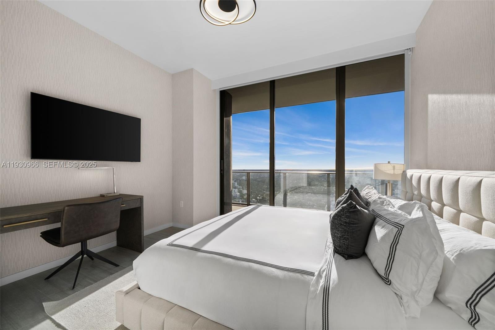 1000 Brickell Plz #PH5904, Miami FL 33131