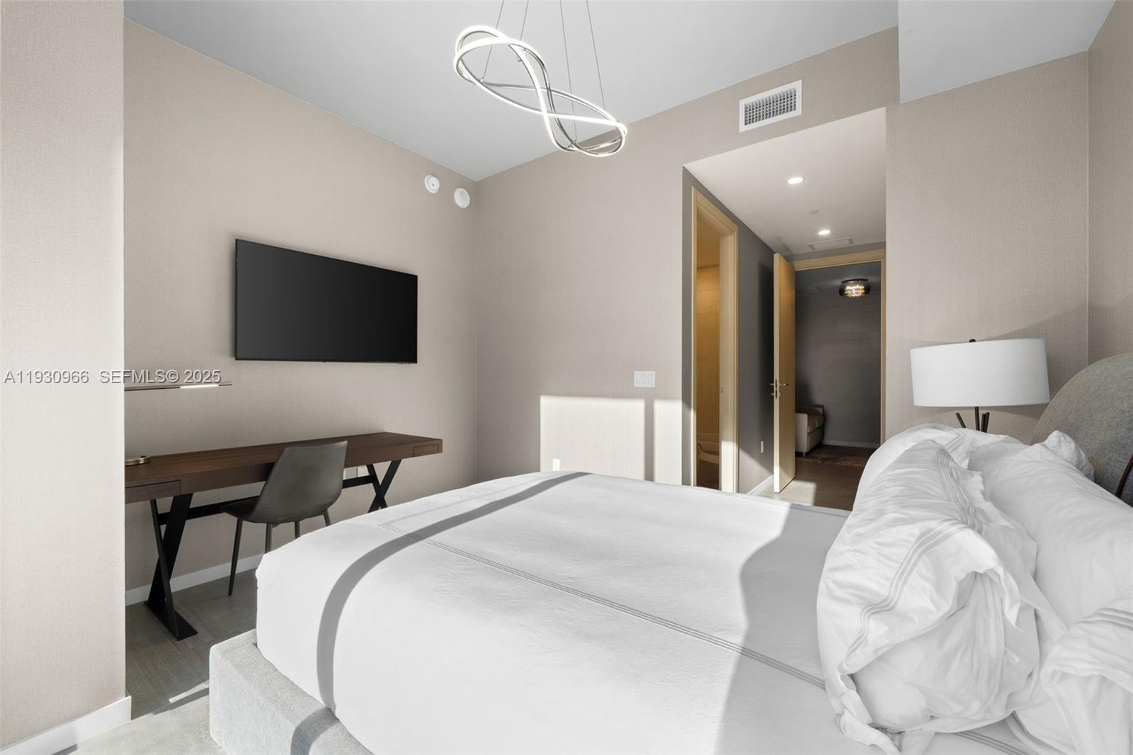 1000 Brickell Plz #PH5904, Miami FL 33131