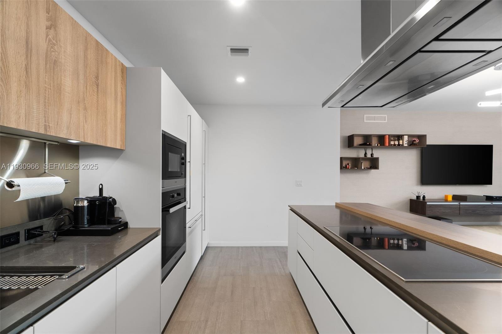 1000 Brickell Plz #PH5904, Miami FL 33131
