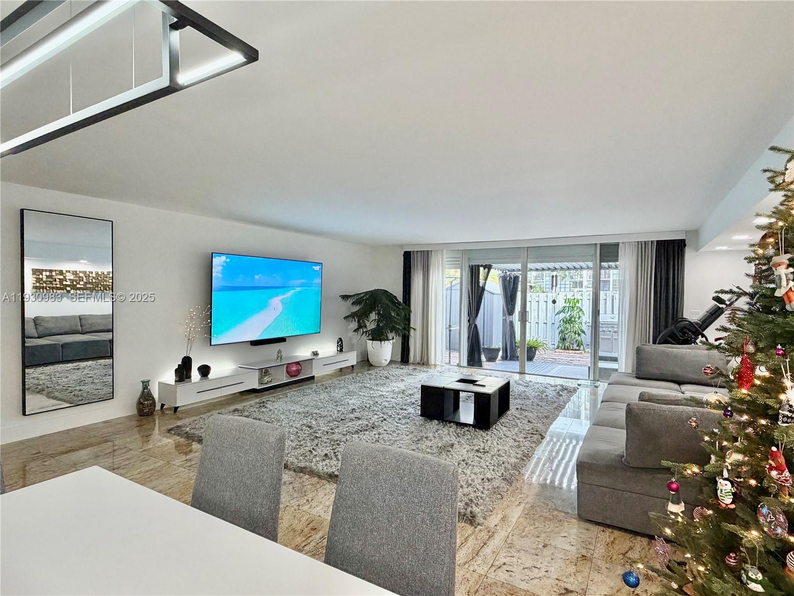 934 NE 27th Ave, Hallandale Beach FL 33009
