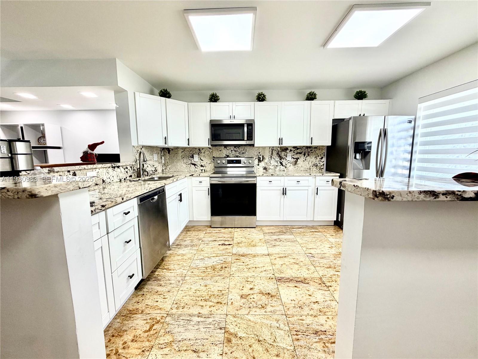 934 NE 27th Ave, Hallandale Beach FL 33009