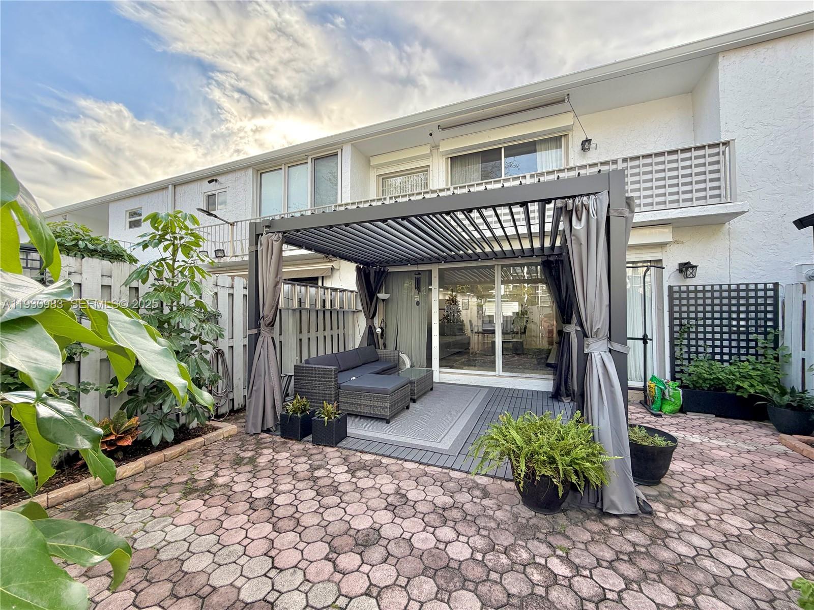 934 NE 27th Ave, Hallandale Beach FL 33009