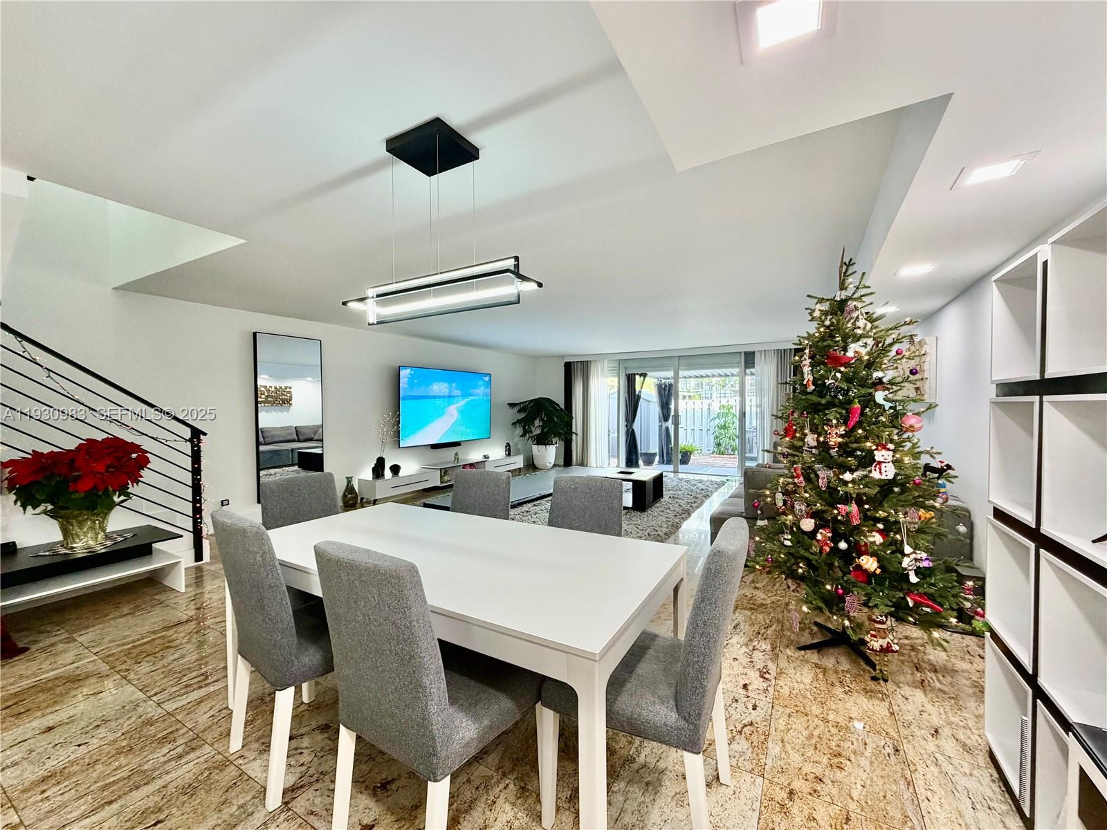 934 NE 27th Ave, Hallandale Beach FL 33009