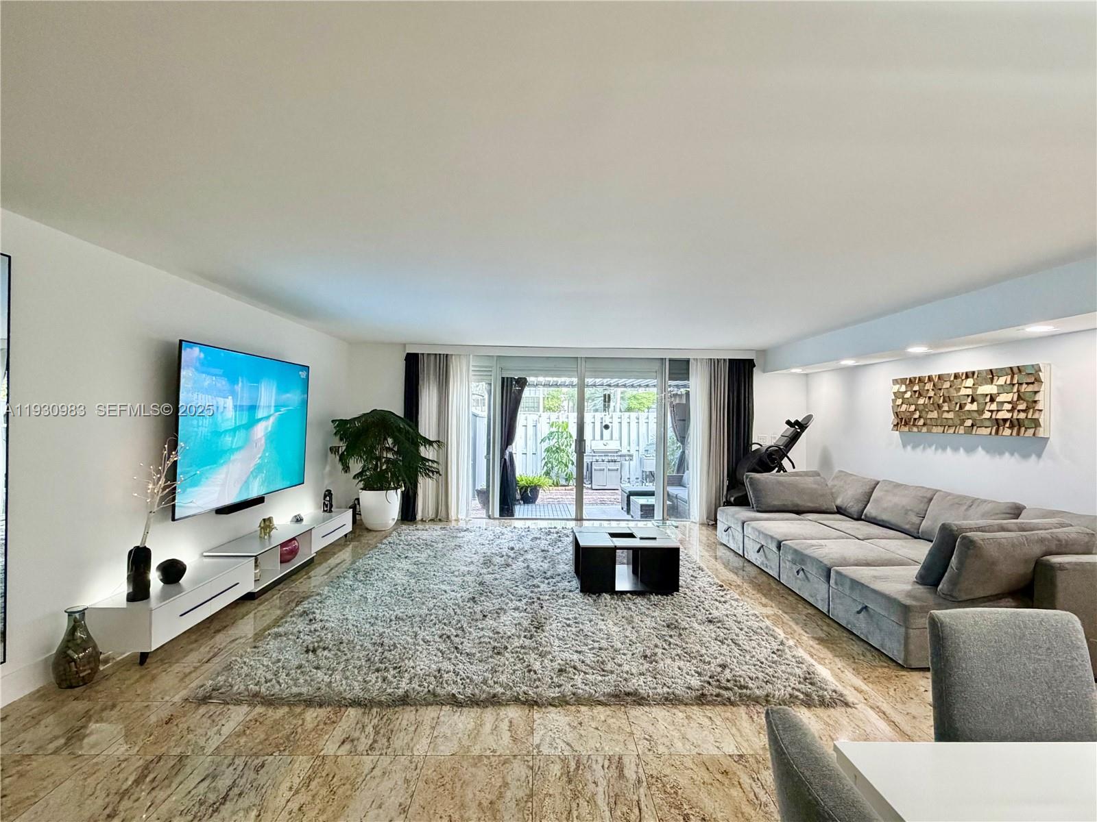 934 NE 27th Ave, Hallandale Beach FL 33009