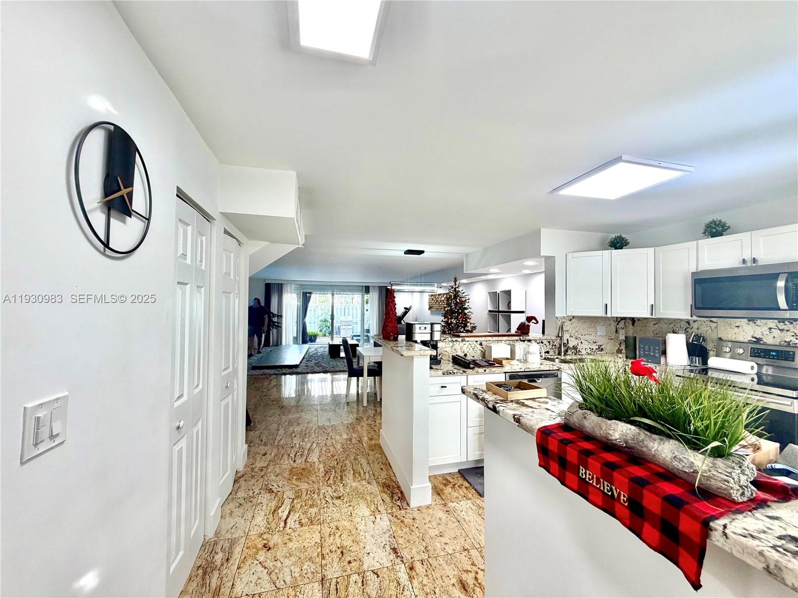934 NE 27th Ave, Hallandale Beach FL 33009