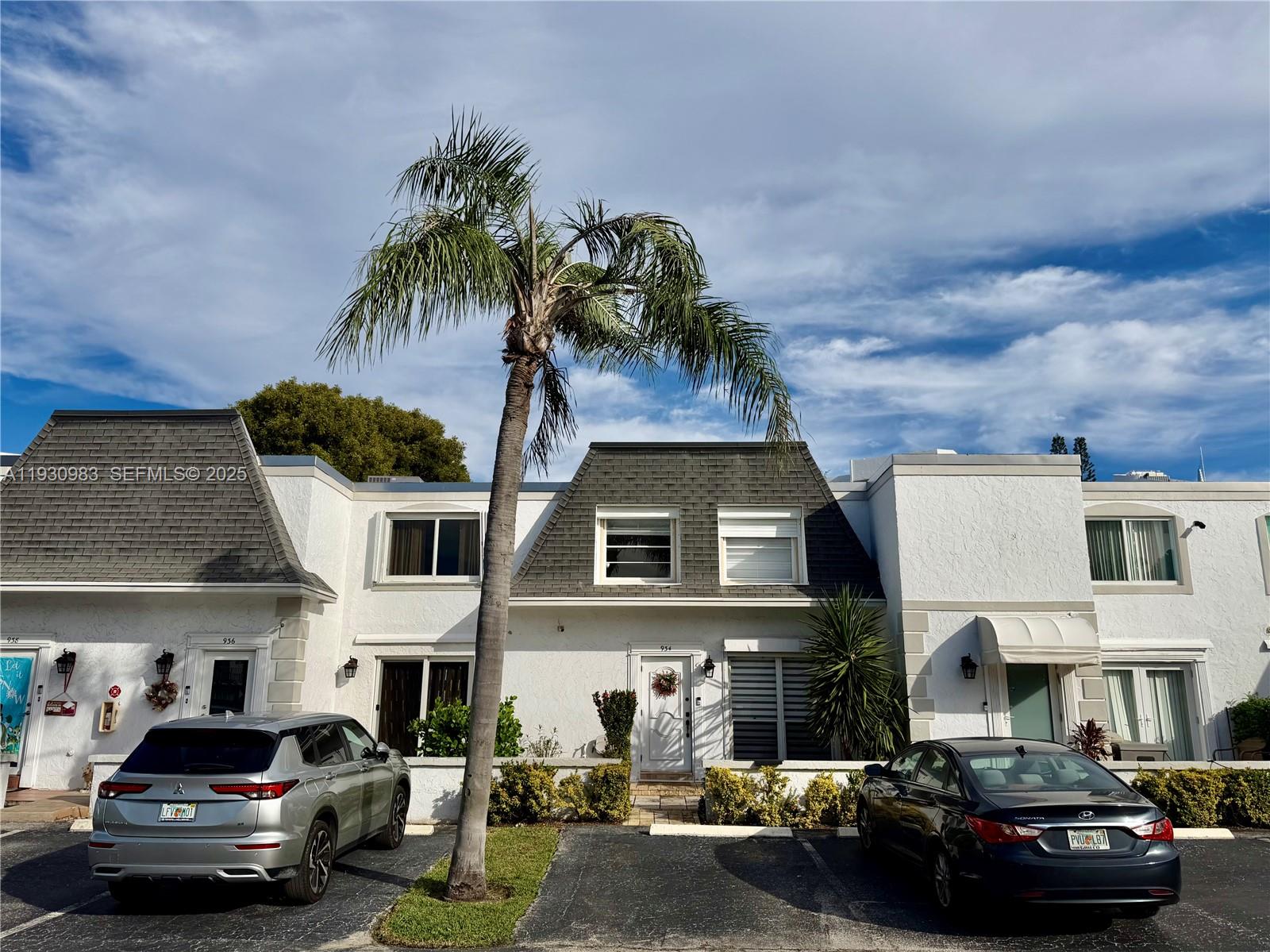 934 NE 27th Ave, Hallandale Beach FL 33009