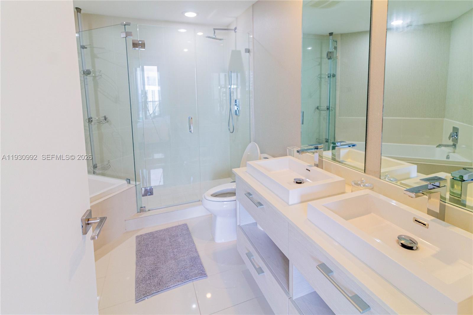 45 SW 9th St #3601, Miami FL 33130