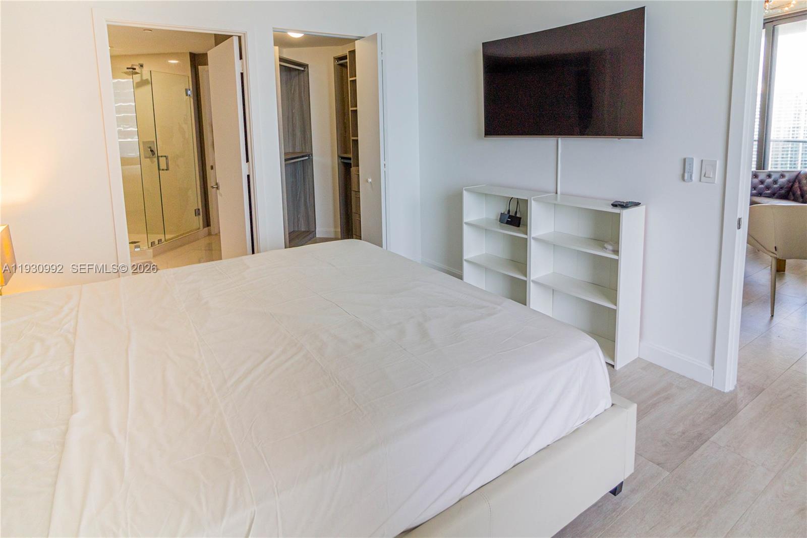 45 SW 9th St #3601, Miami FL 33130