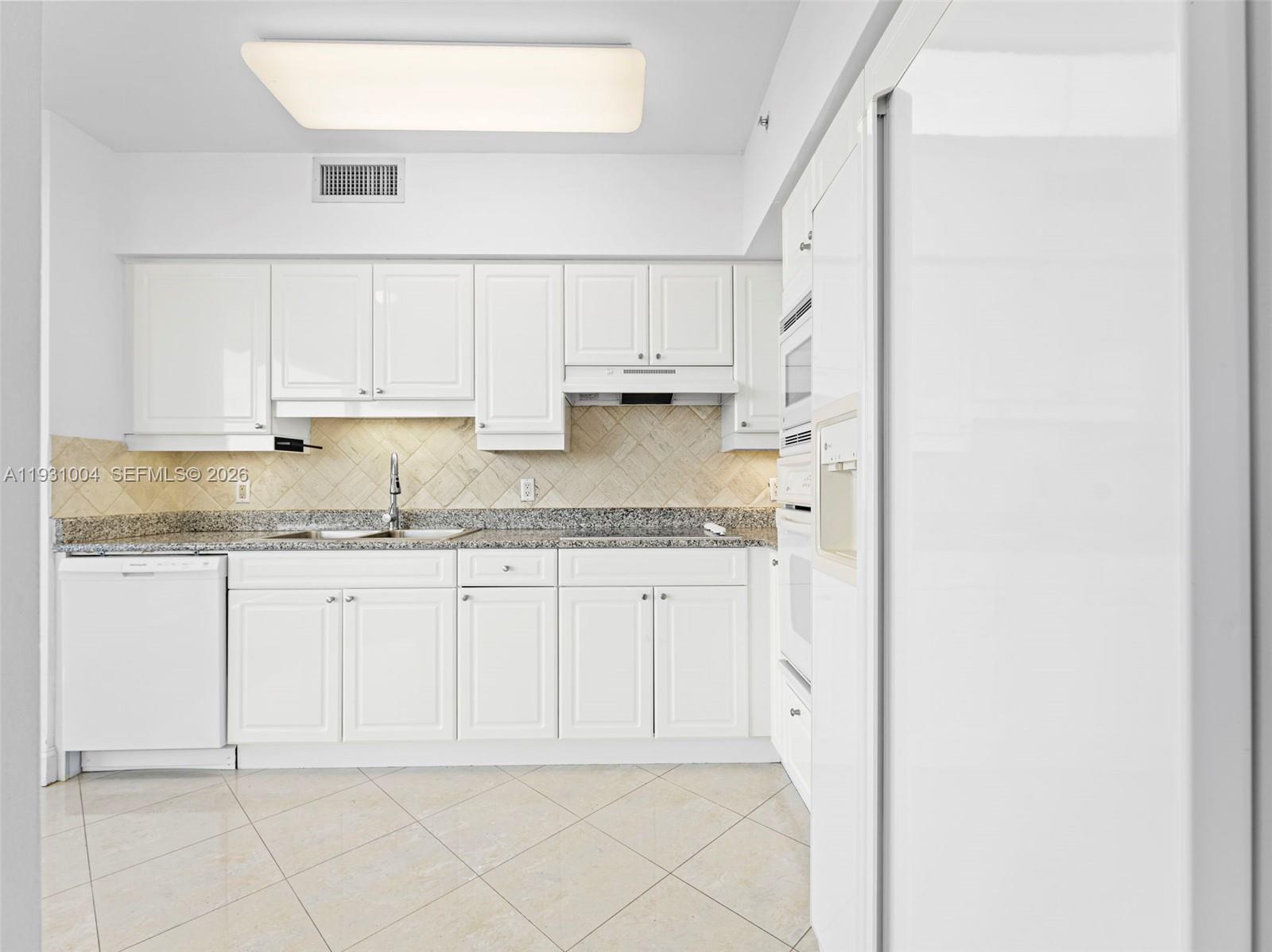 Miami Beach FL 33140 - A11931004