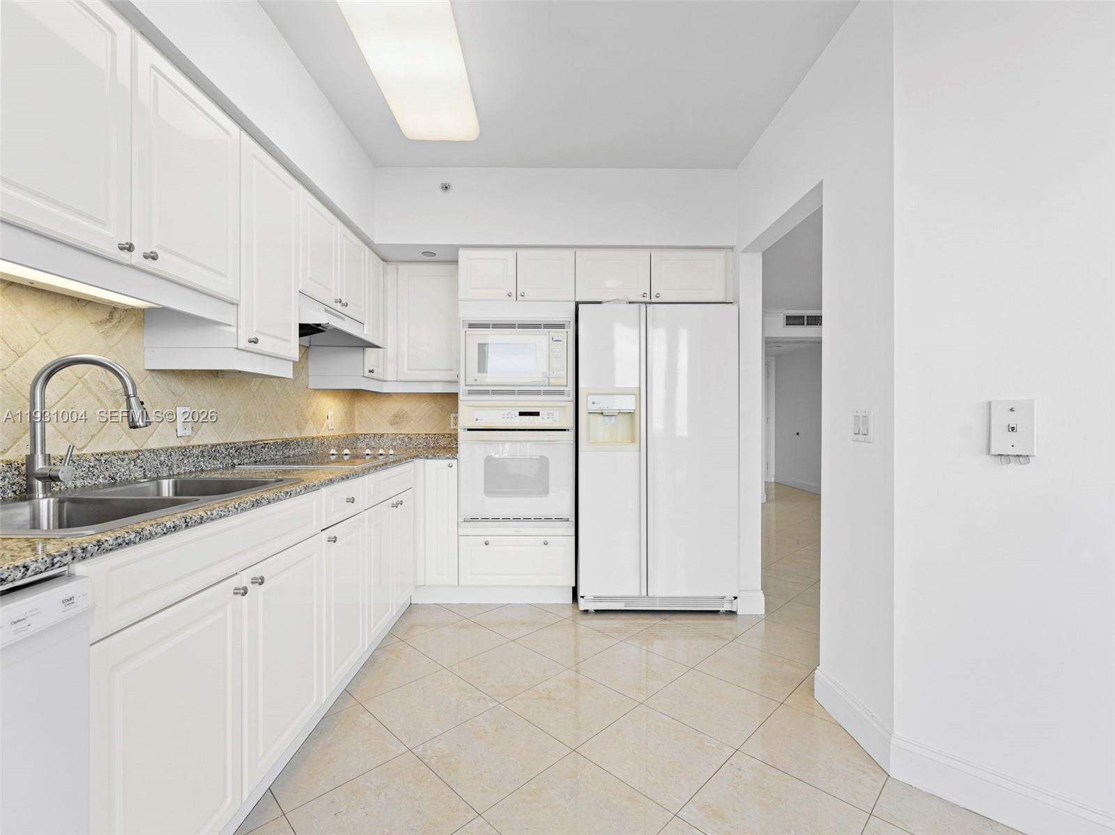 Miami Beach FL 33140 - A11931004