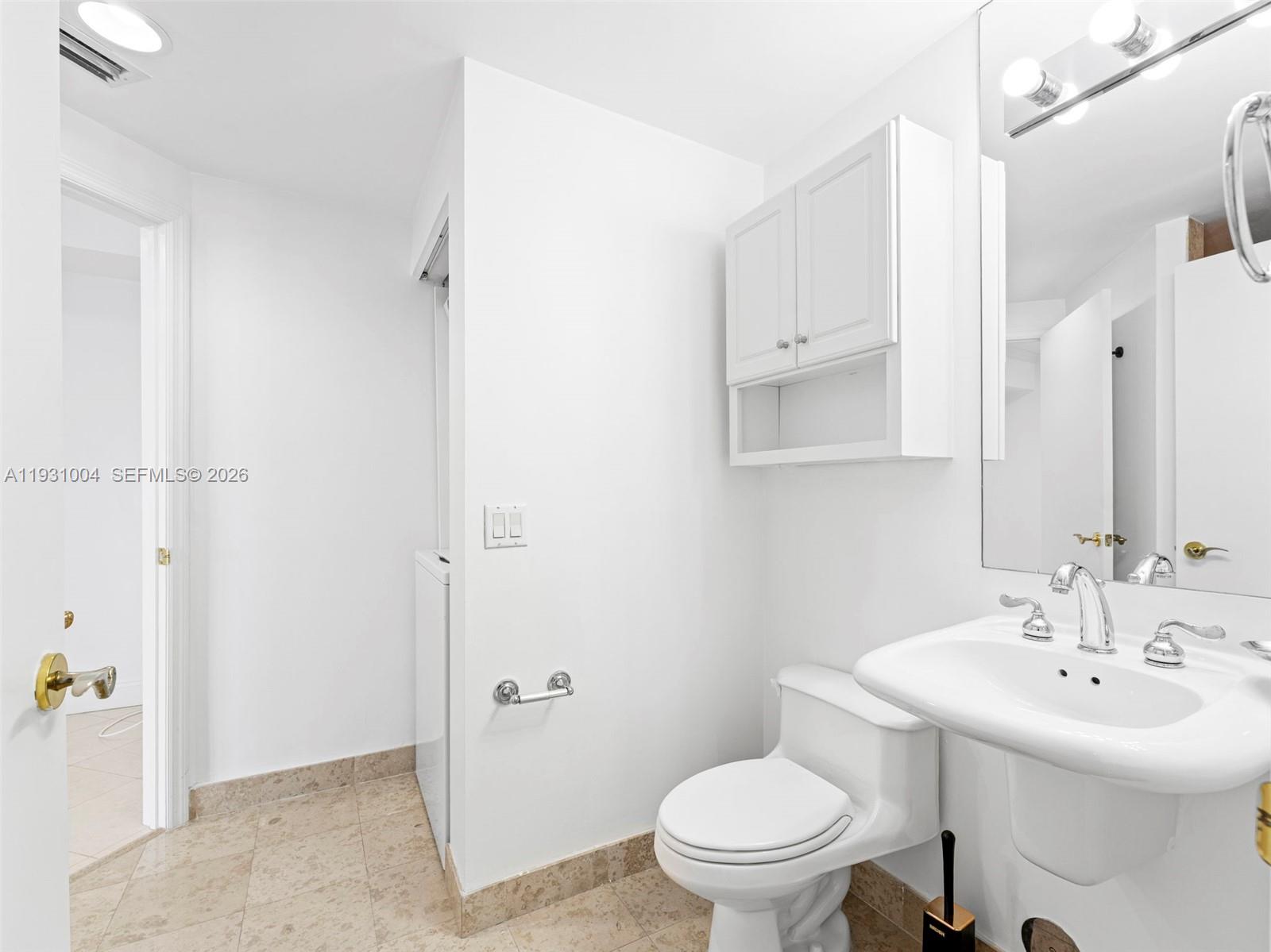 Miami Beach FL 33140 - A11931004
