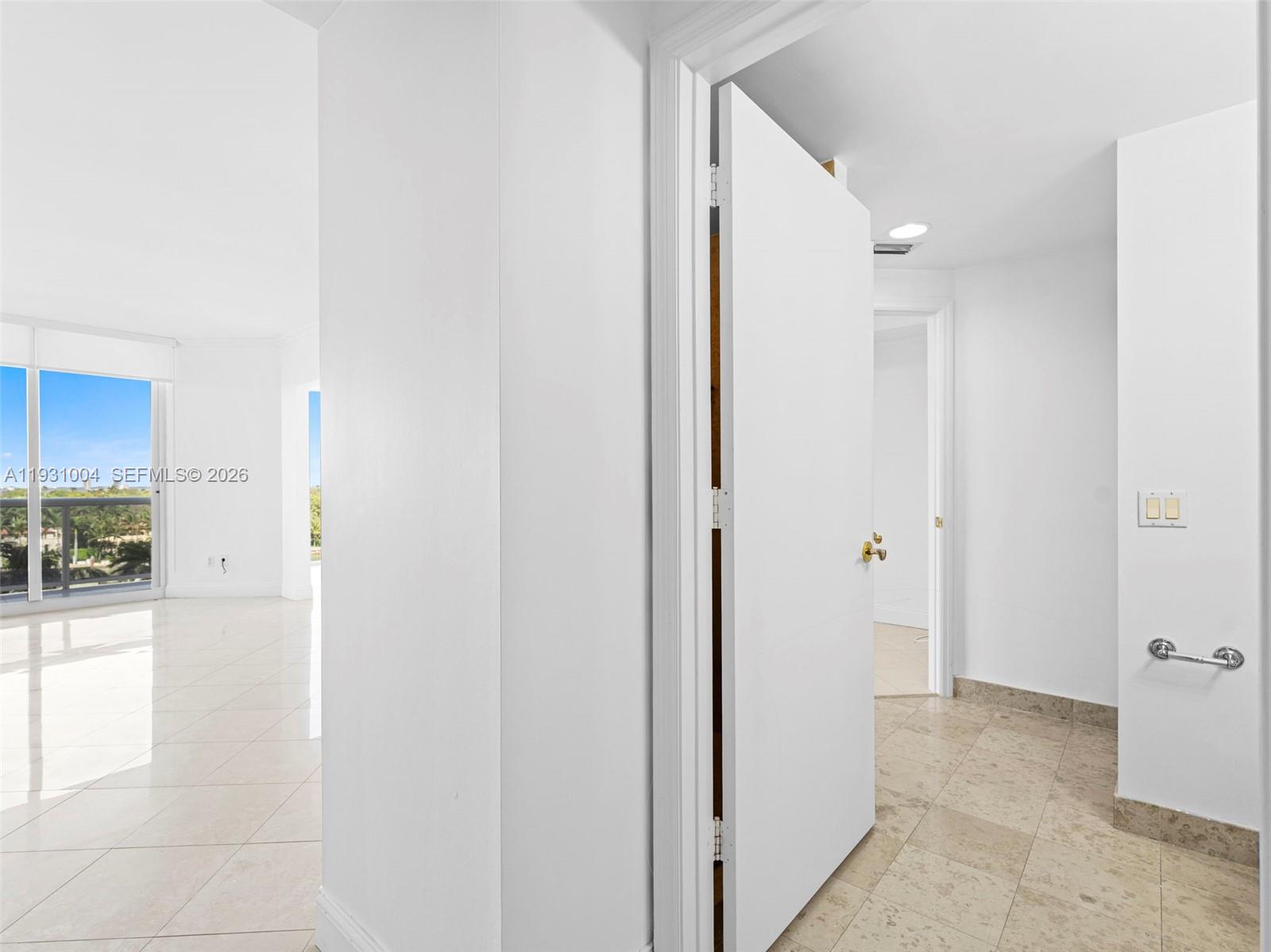Miami Beach FL 33140 - A11931004