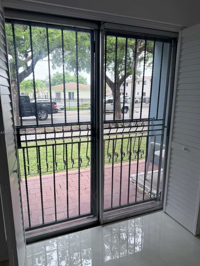 160 SW 30th Ave #104A, Miami FL 33135