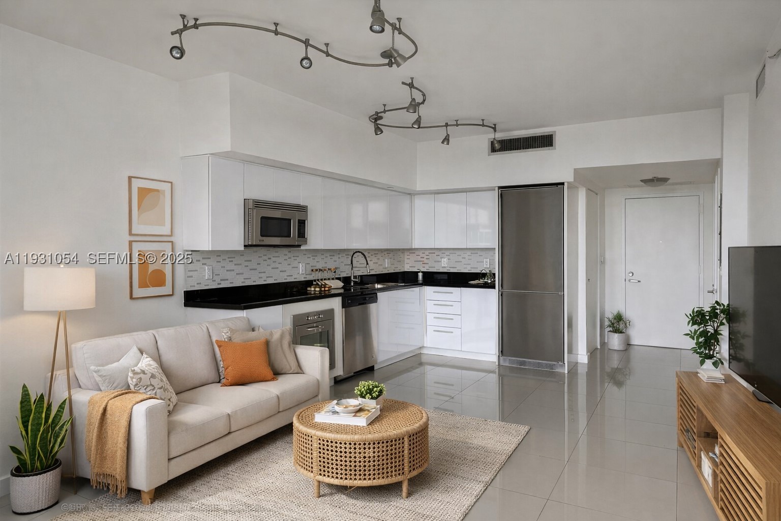 92 SW 3rd St #1408, Miami FL 33130