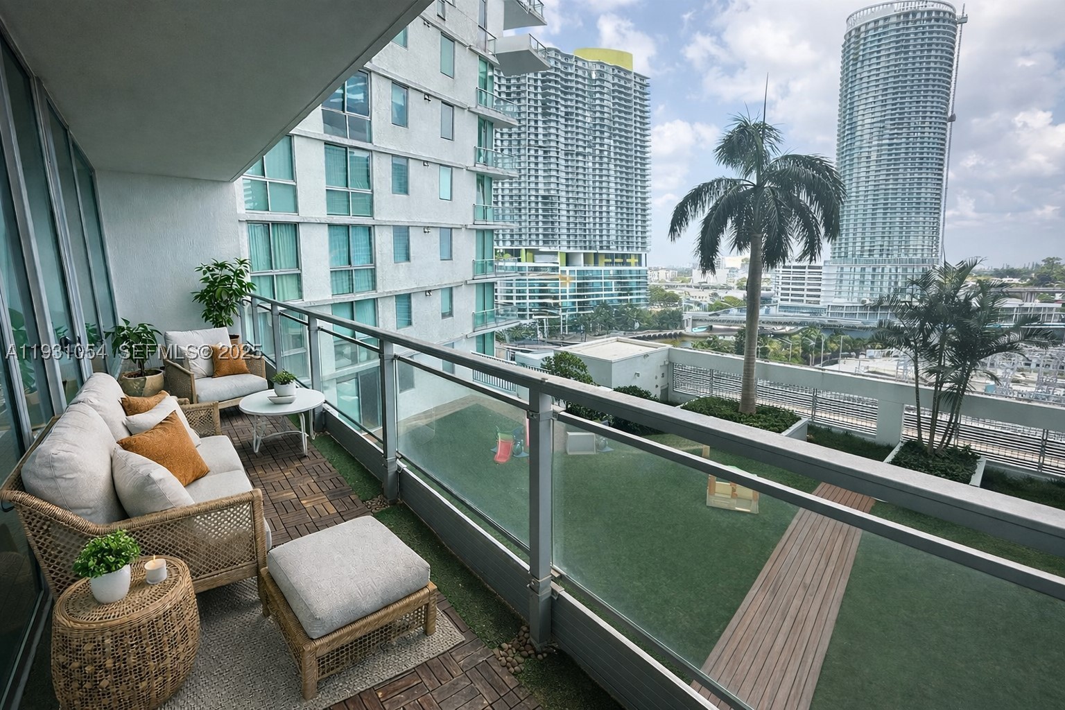 92 SW 3rd St #1408, Miami FL 33130