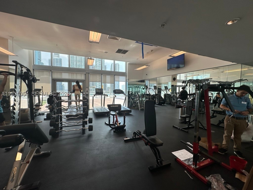 92 SW 3rd St #1408, Miami FL 33130