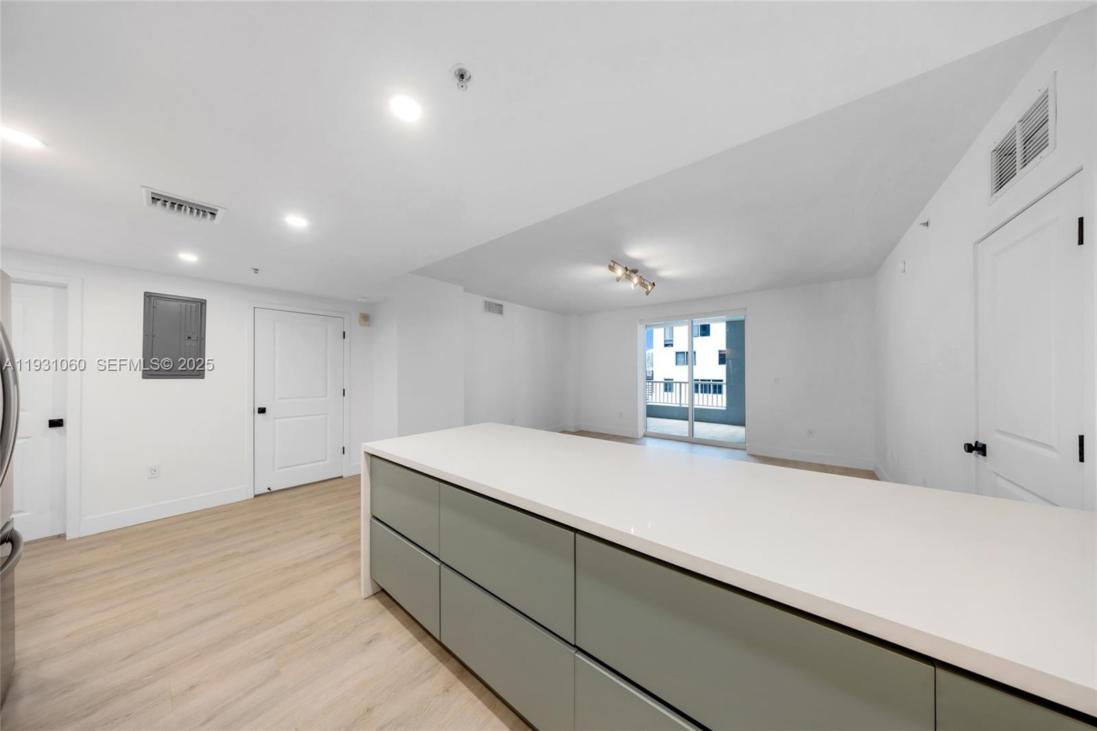 170 SE 14th St #2701, Miami FL 33131