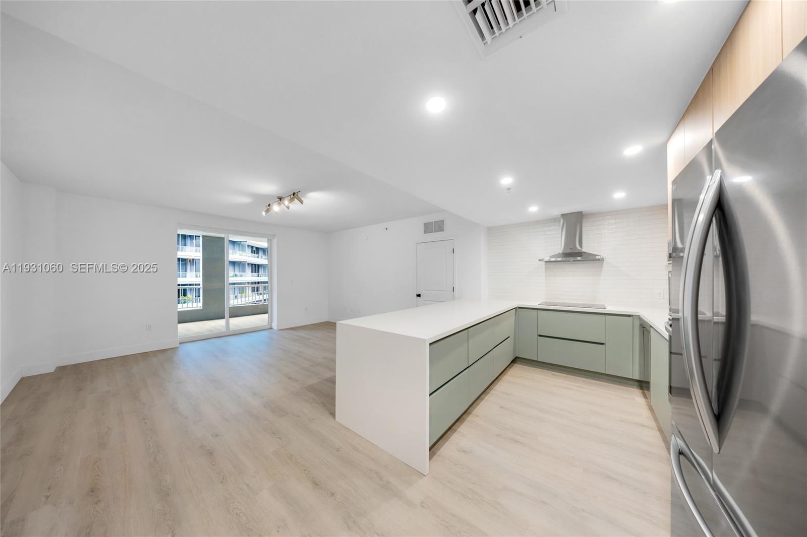 170 SE 14th St #2701, Miami FL 33131