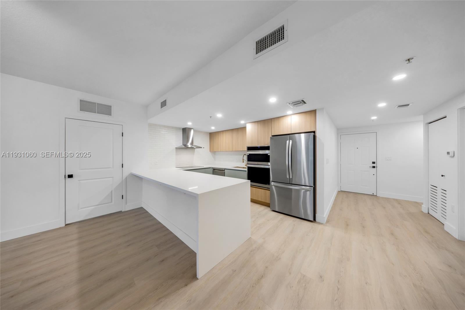 170 SE 14th St #2701, Miami FL 33131
