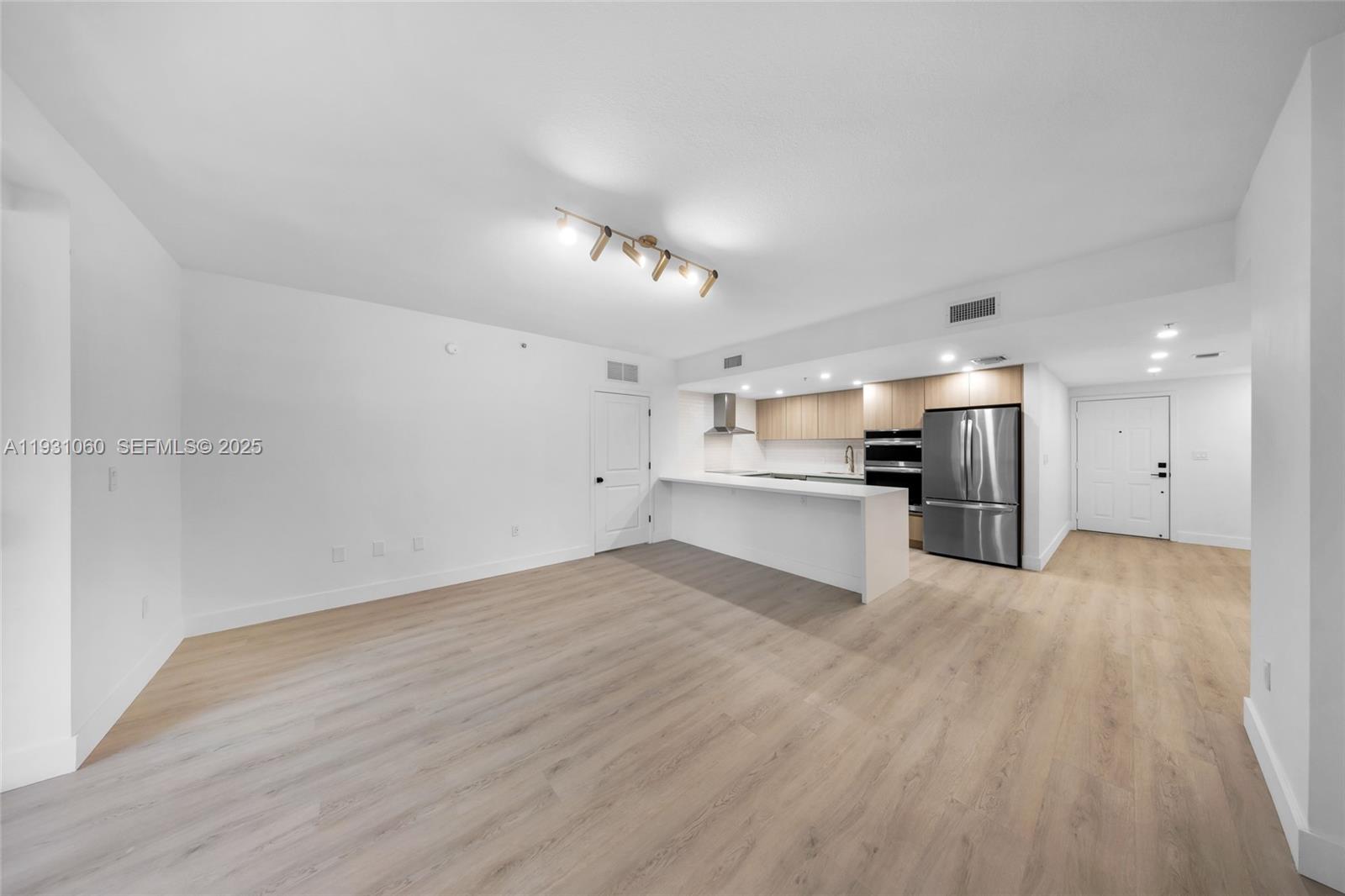 170 SE 14th St #2701, Miami FL 33131