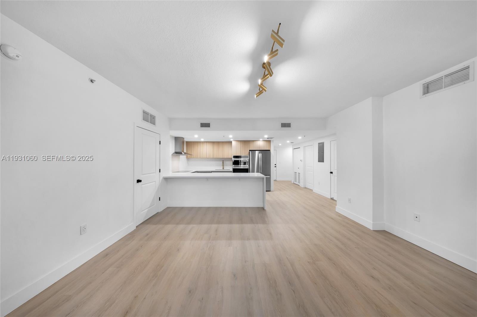 170 SE 14th St #2701, Miami FL 33131