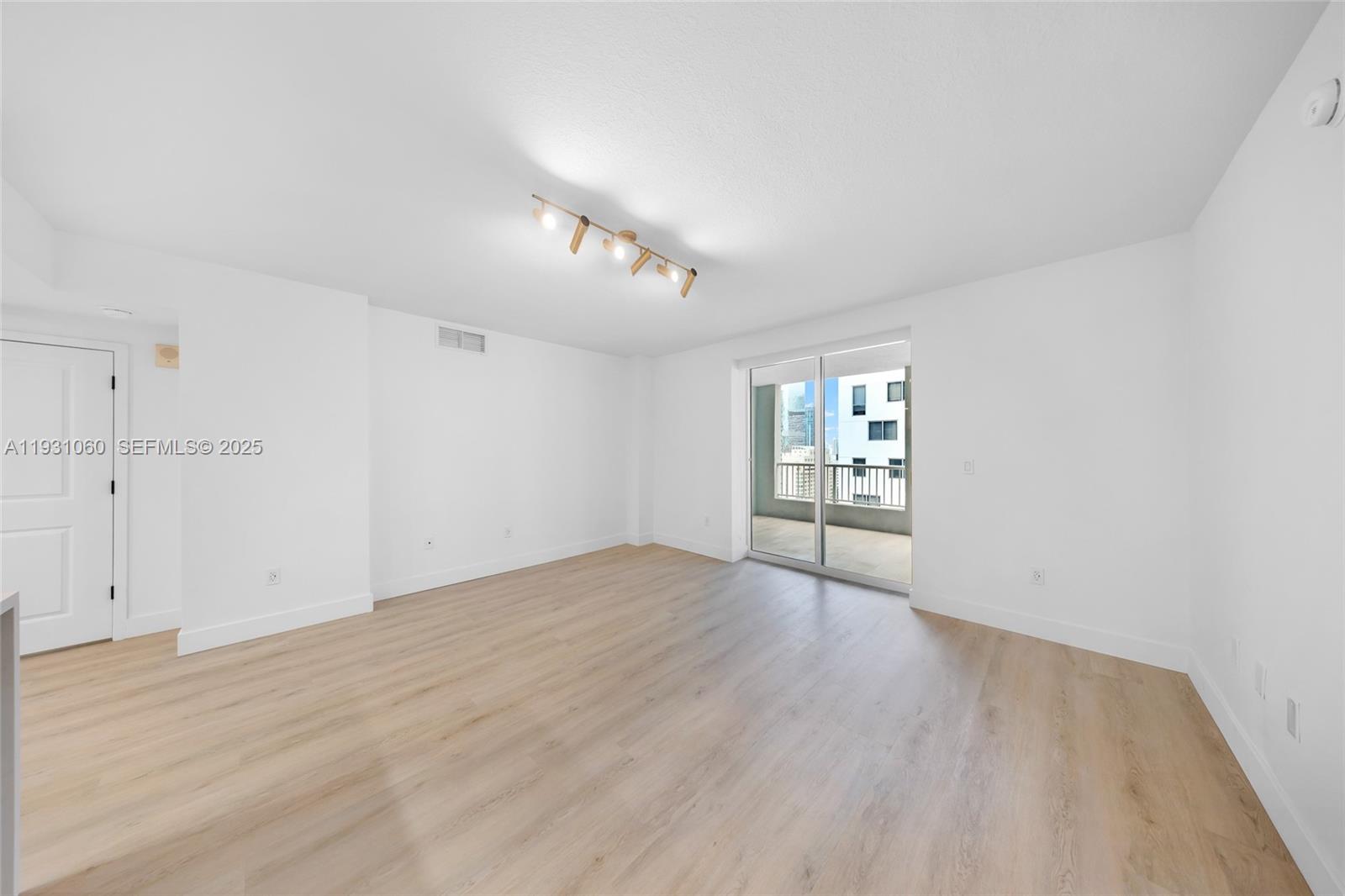 170 SE 14th St #2701, Miami FL 33131