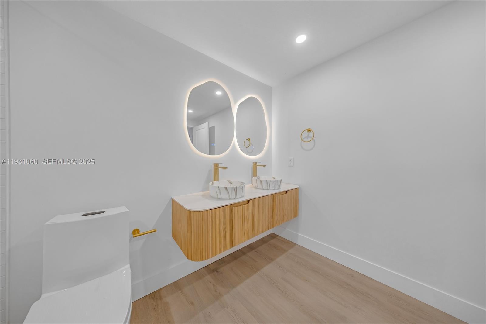 170 SE 14th St #2701, Miami FL 33131