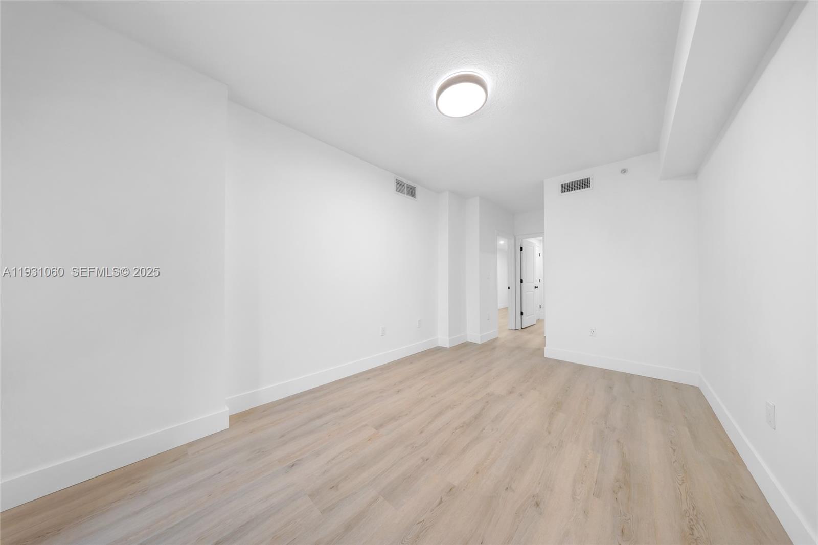 170 SE 14th St #2701, Miami FL 33131