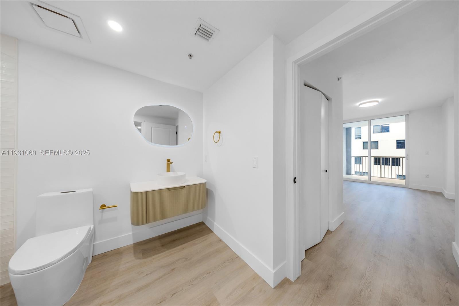 170 SE 14th St #2701, Miami FL 33131