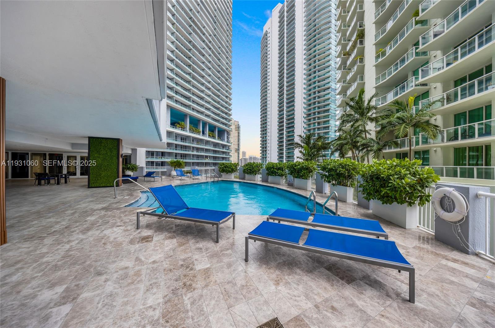 170 SE 14th St #2701, Miami FL 33131
