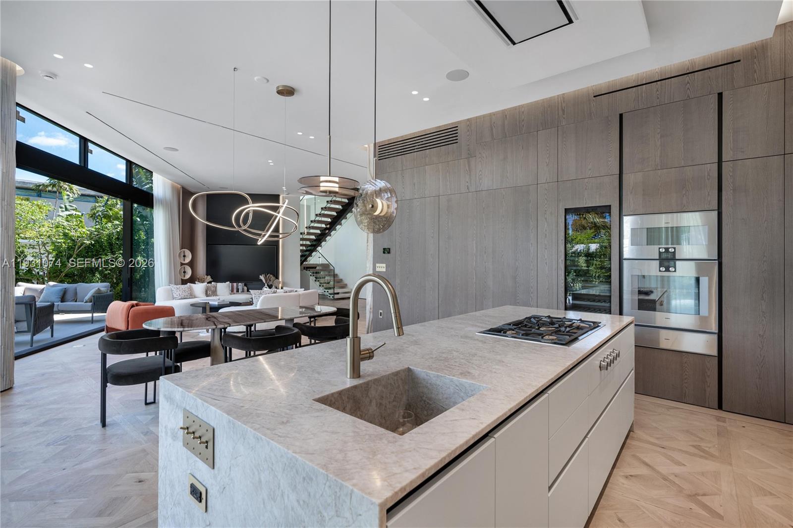 1045 W 47th Ct, Miami Beach FL 33140