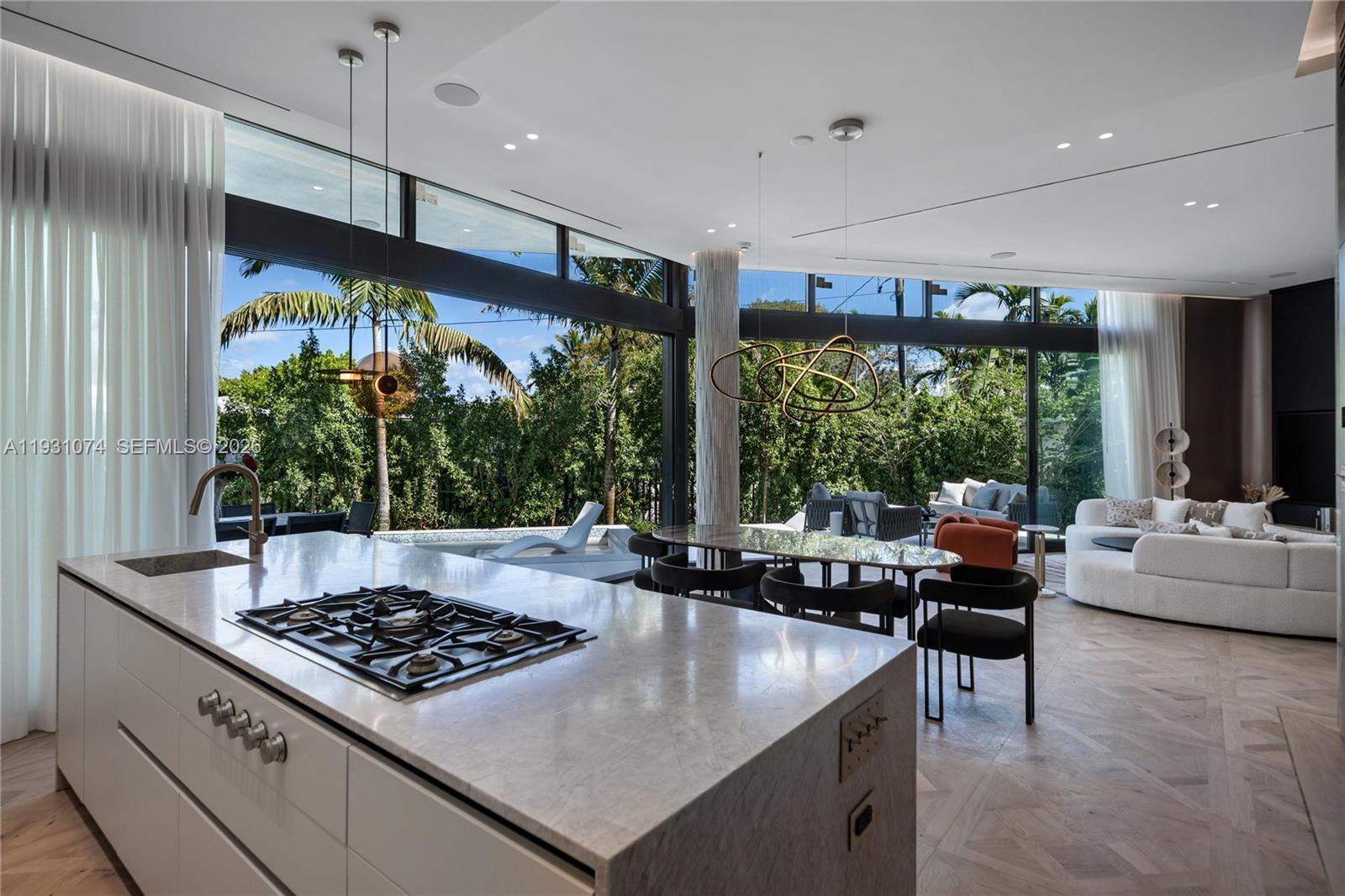 1045 W 47th Ct, Miami Beach FL 33140