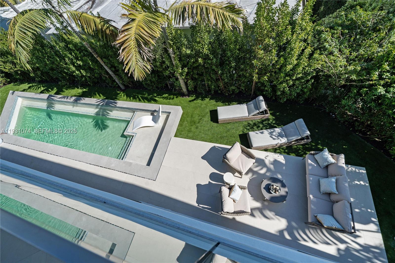1045 W 47th Ct, Miami Beach FL 33140