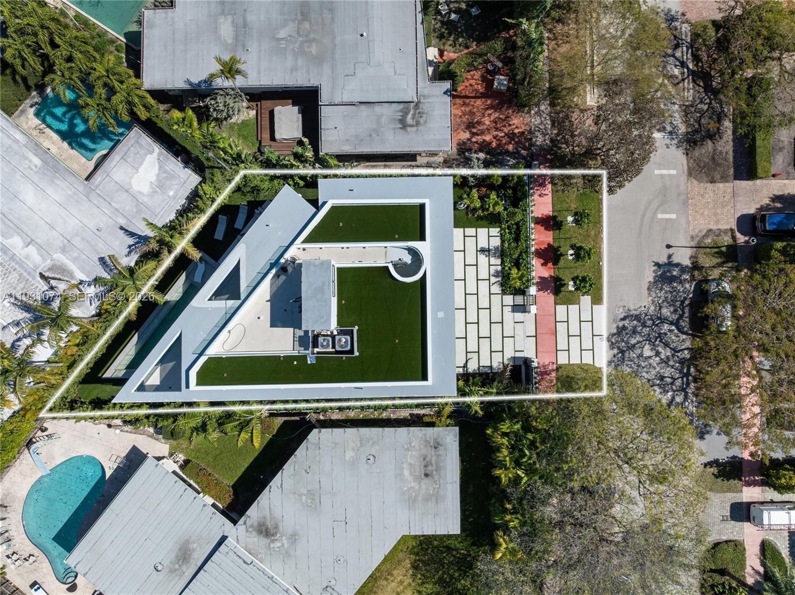 1045 W 47th Ct, Miami Beach FL 33140