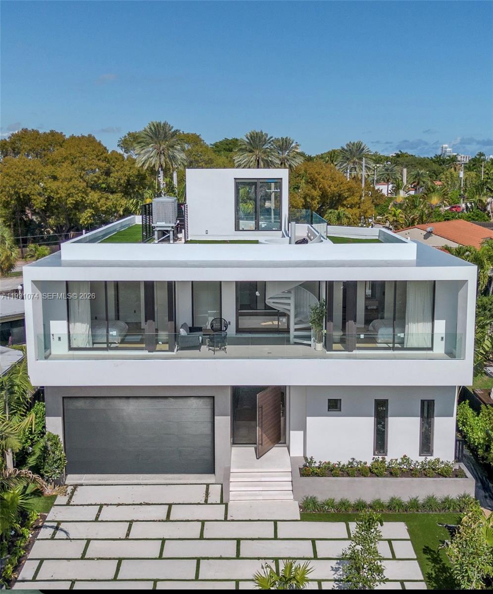 1045 W 47th Ct, Miami Beach FL 33140