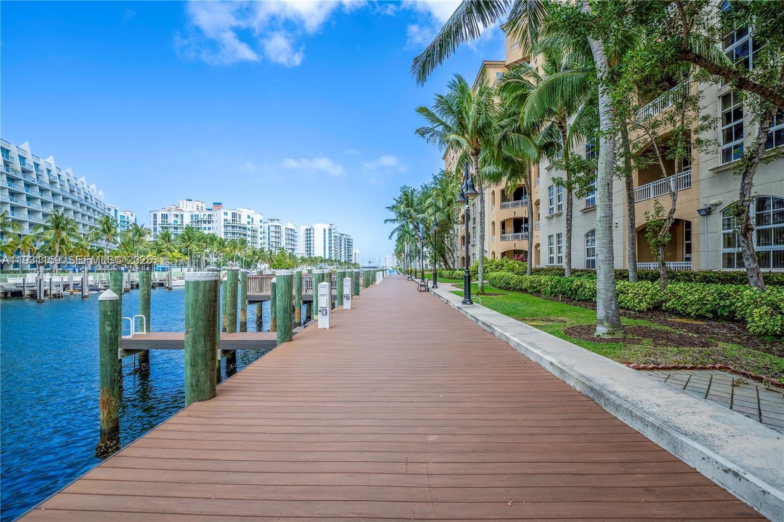 3001 NE 185th St #127, Aventura FL 33180