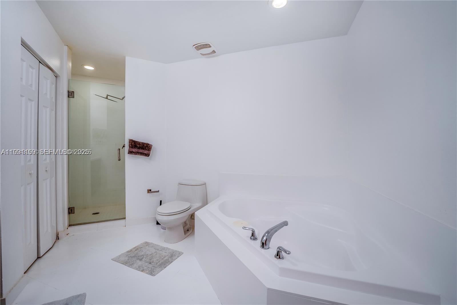3001 NE 185th St #127, Aventura FL 33180