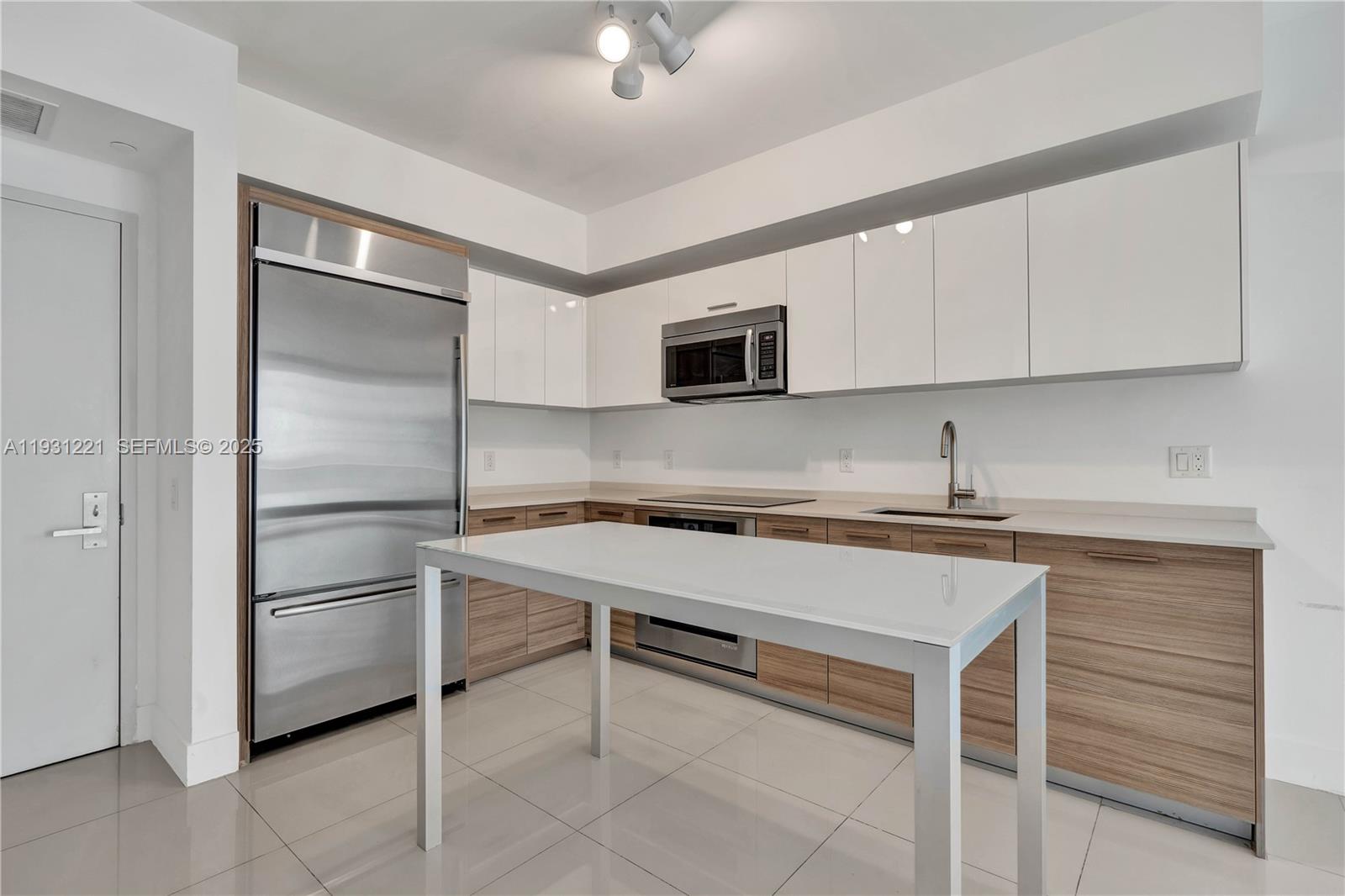 1300 Brickell Bay Dr #1704, Miami FL 33131