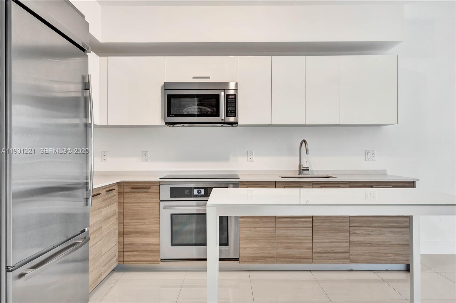 1300 Brickell Bay Dr #1704, Miami FL 33131