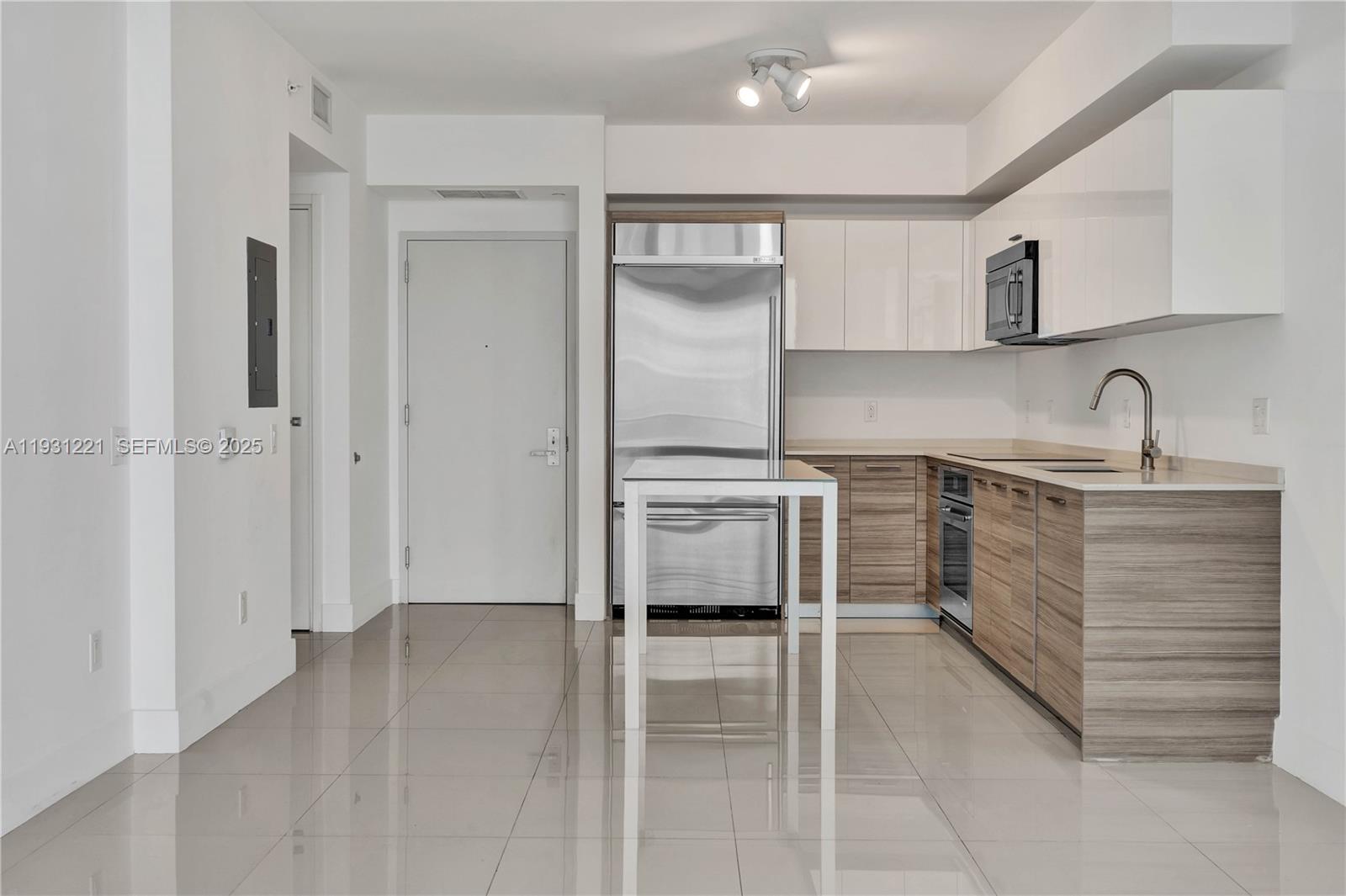 1300 Brickell Bay Dr #1704, Miami FL 33131