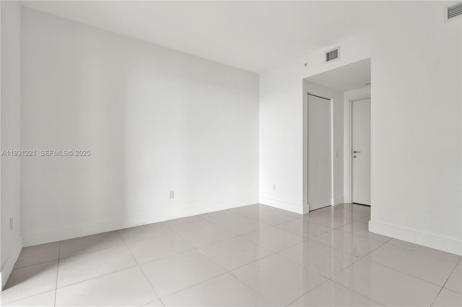 1300 Brickell Bay Dr #1704, Miami FL 33131