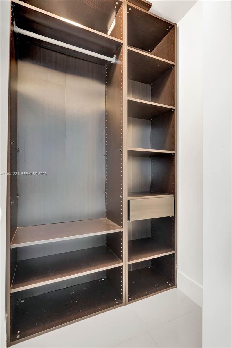 1300 Brickell Bay Dr #1704, Miami FL 33131