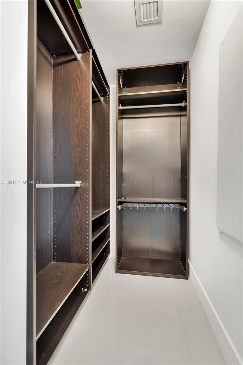 1300 Brickell Bay Dr #1704, Miami FL 33131