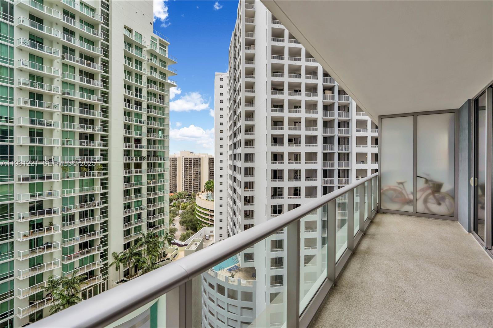 1300 Brickell Bay Dr #1704, Miami FL 33131