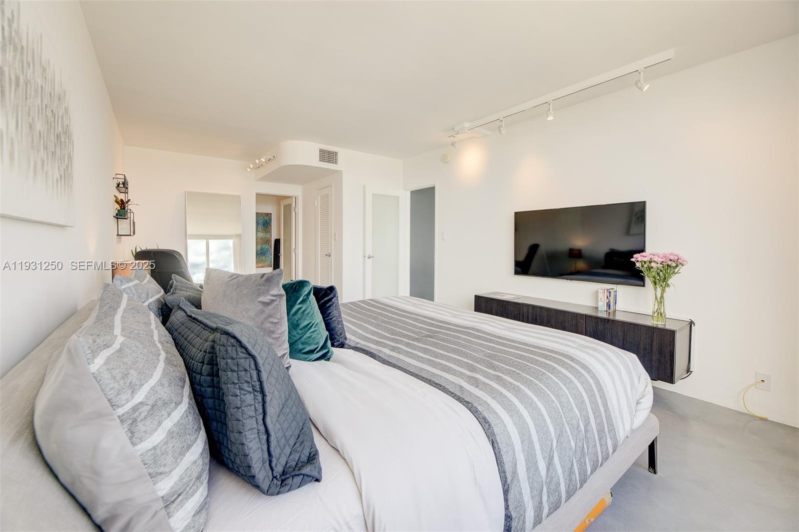1000 West Ave #1510, Miami Beach FL 33139