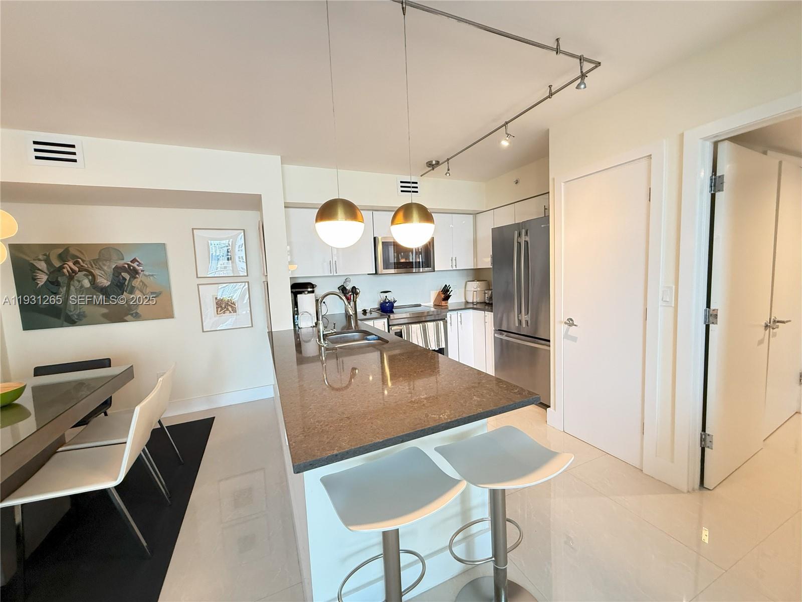1155 Brickell Bay Dr #2108, Miami FL 33131