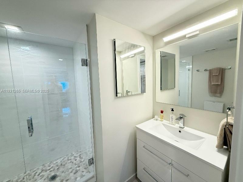 1155 Brickell Bay Dr #2108, Miami FL 33131